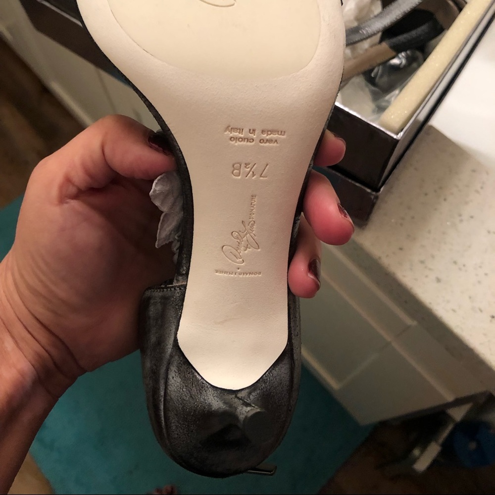 Medium heel shoes